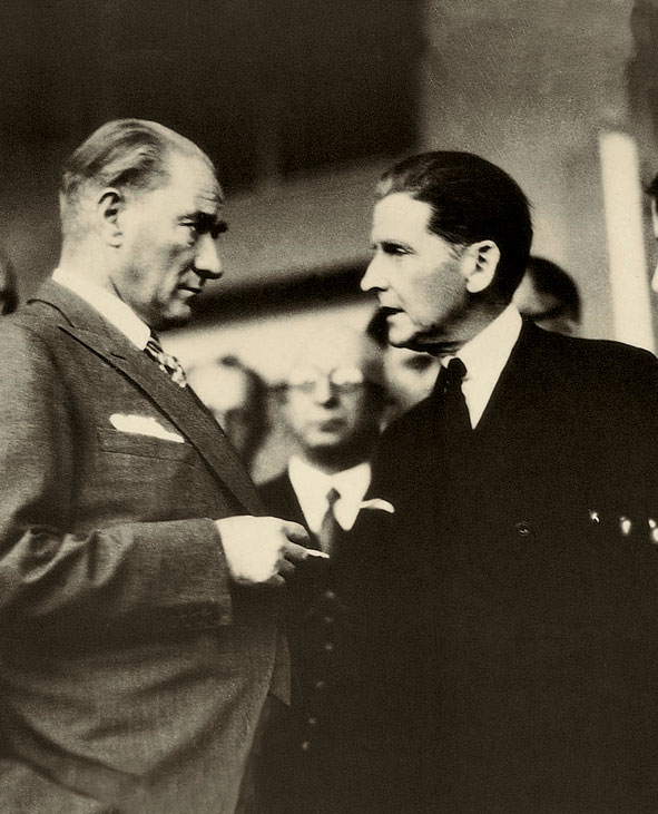 Resimlerle Atatürk