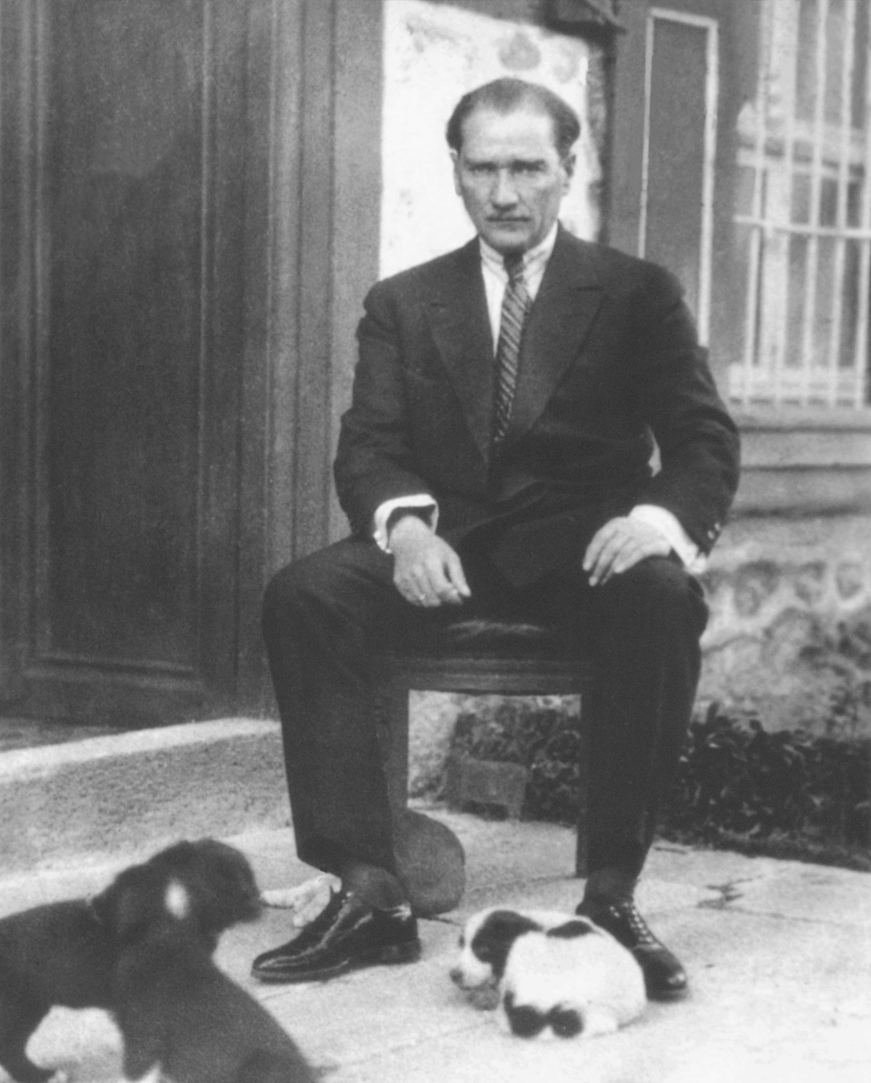 Resimlerle Atatürk