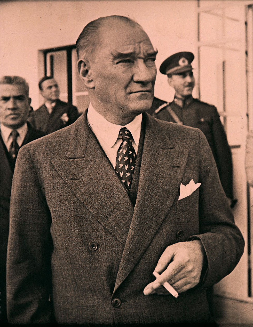 Resimlerle Atatürk