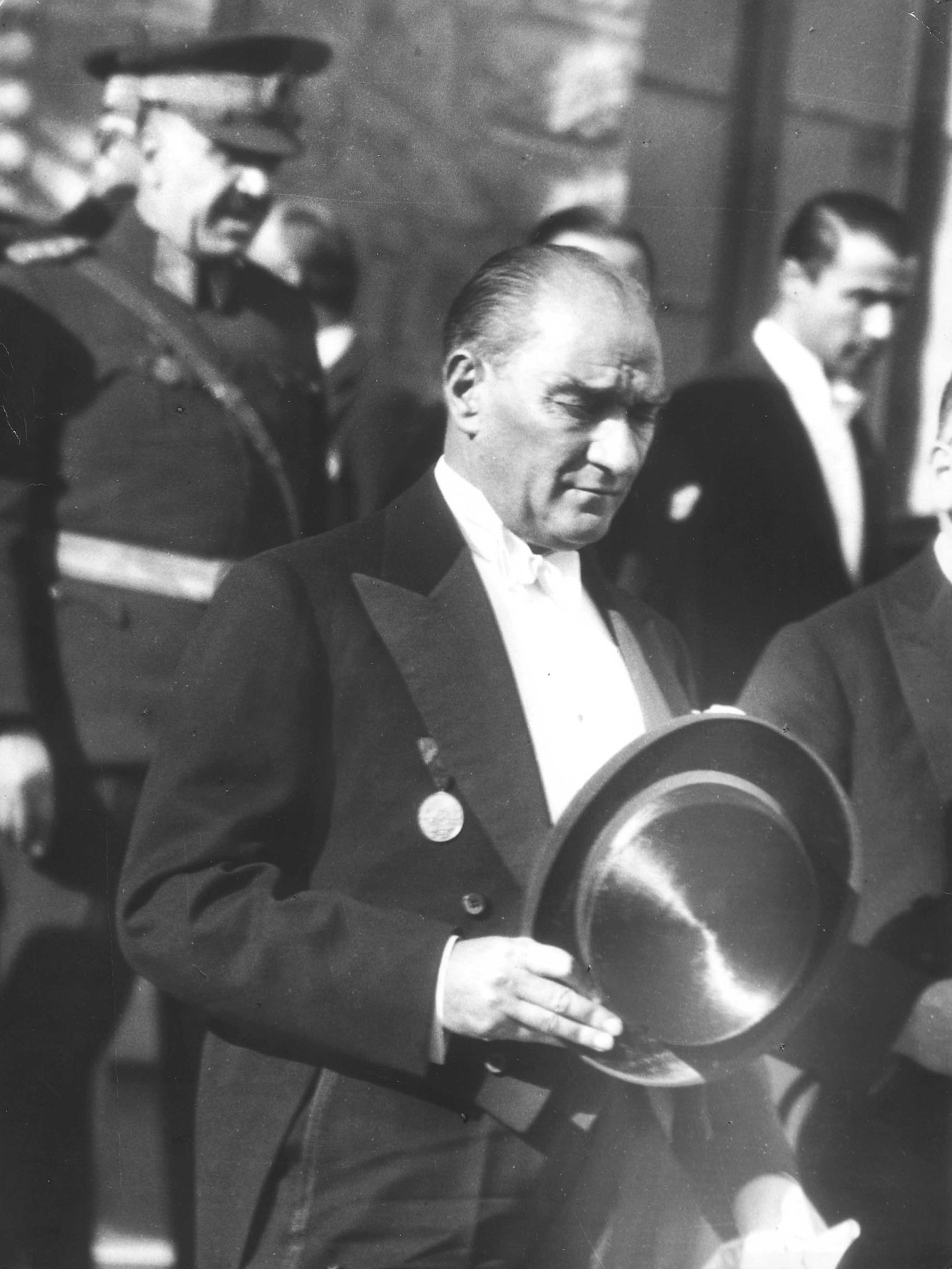 Resimlerle Atatürk